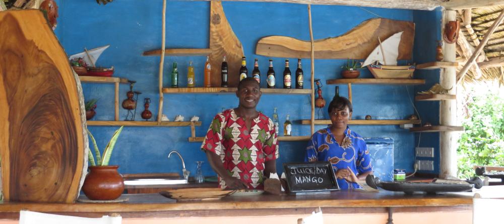 Poolside refreshments are available from the poolside bar at Kasha Boutique Hotel, Zanzibar, Tanzania (Mango staff photo) - Image 6