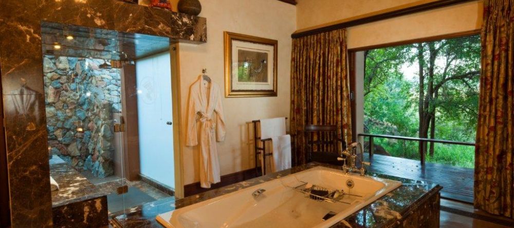 The bathroom at Mateya Safari Lodge, Madikwe Game Reserve, South Africa - Image 9