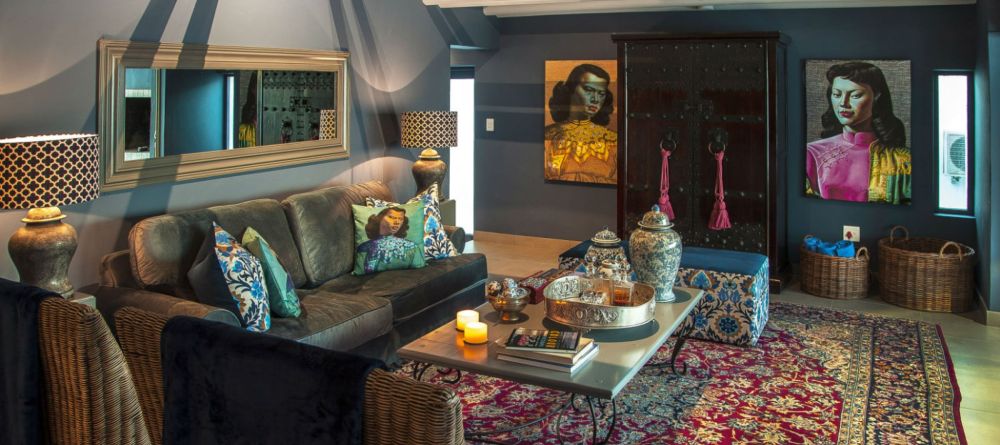 Abalone Hotel Lounge - Image 1