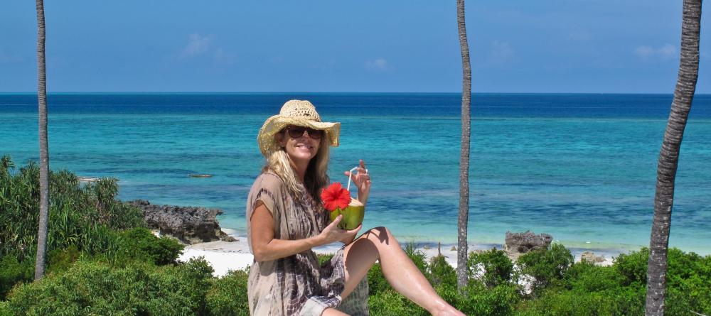Poolside drinks at Matemwe Retreat, Zanzibar, Tanzania - Image 9