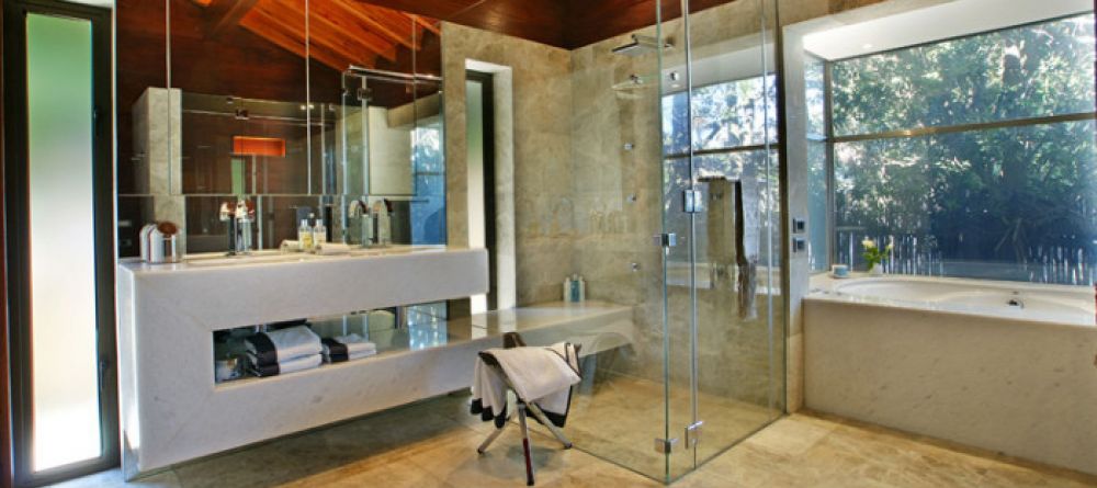 Auburn Villa bathroom - Image 1