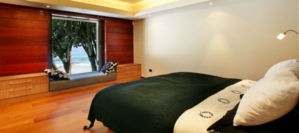 Auburn Villa bedroom - Image 9