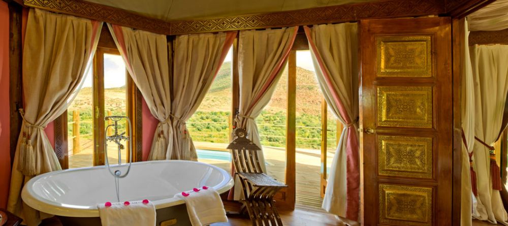 A relaxing bath with stunning vistas - Image 2