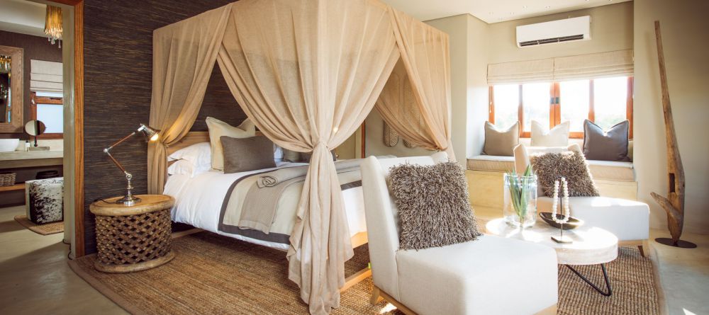 Luxury Villa Bedroom - Image 5