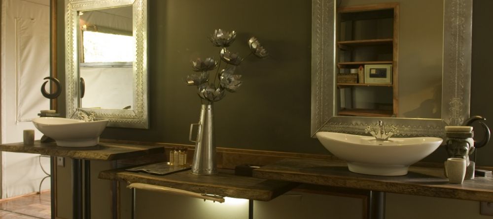 Bathroom at Chitabe Camp, Moremi Game Reserve, Botswana - Image 4