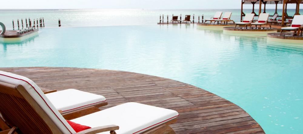 The infinity pool blends seamlessly with the Indian Ocean on the horizon at Essque Zalu Zanzibar, Zanzibar, Tanzania - Image 15