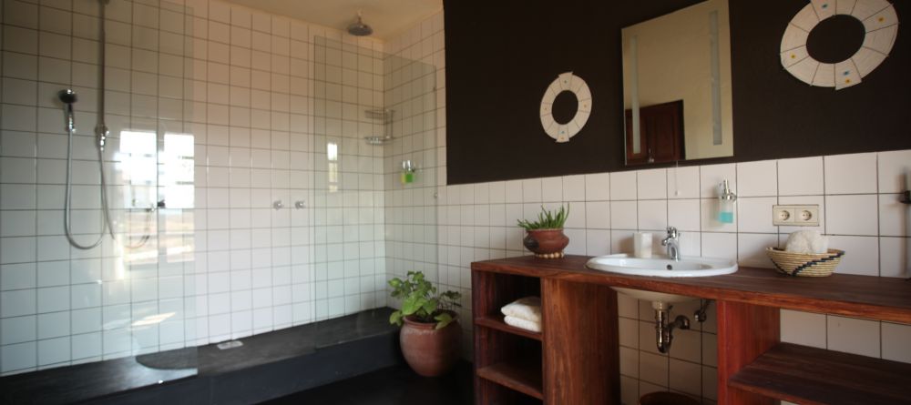 The simple but modern bathrooms at Bashay Rift Lodge, Karatu, Tanzania - Image 11