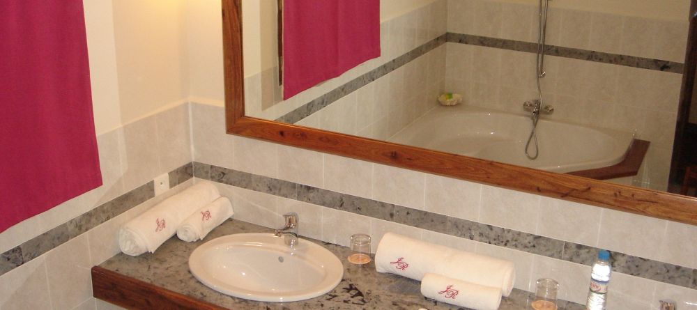 The bathroom at Le Jardin du Roy, Isalo National Park, Madagascar - Image 3