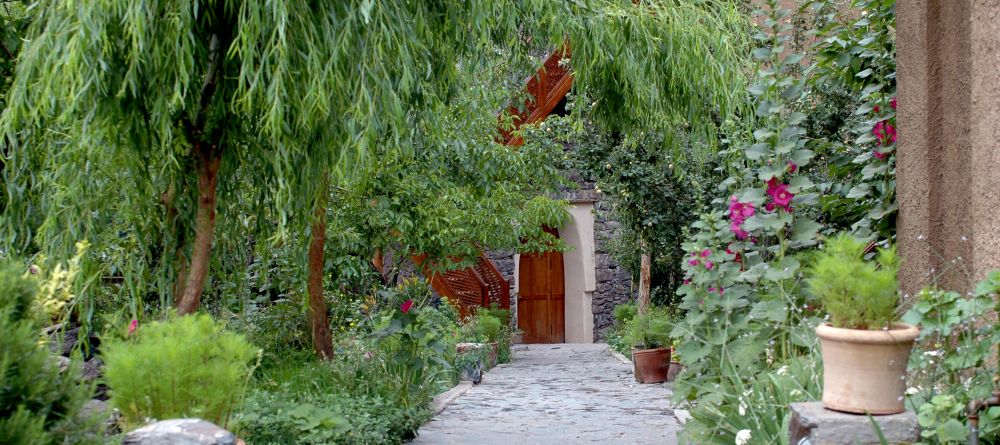 Kasbah du Toubkal Garden path - Image 4
