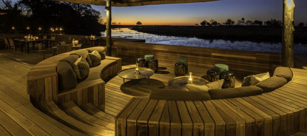 Outdoor lounge area - Image 9