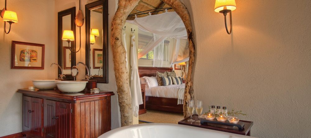 The bathroom in a guest suite at Leopard Hills Safari Lodge, Sabi Sands Game Reserve, South Africa - Image 12