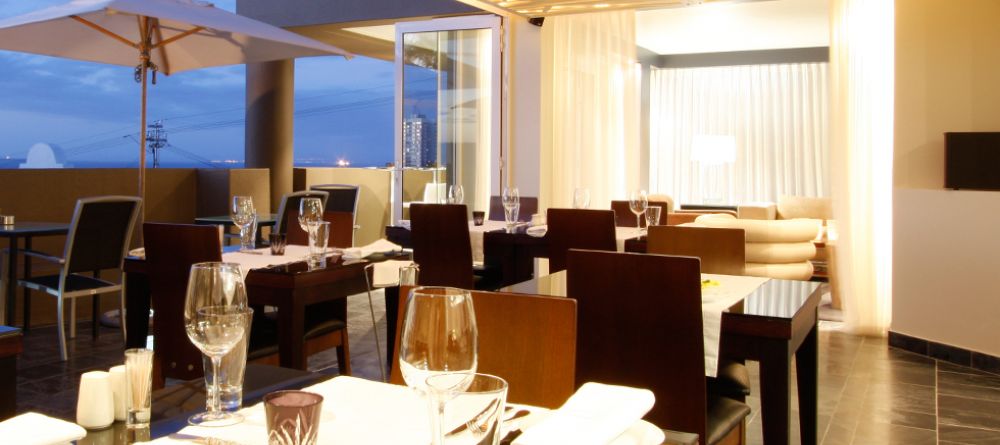 Outdoor dining at O on Kloof, Cape Town, South Africa - Image 7