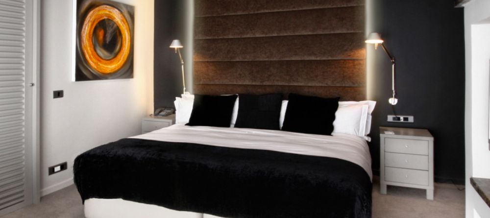 A luxury guestroom at O on Kloof, Cape Town, South Africa - Image 11