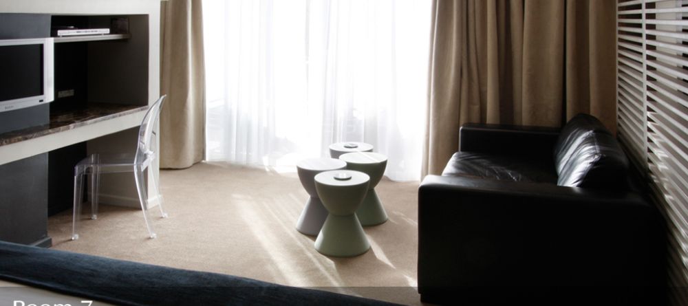 A luxury guestroom lounge at O on Kloof, Cape Town, South Africa - Image 12