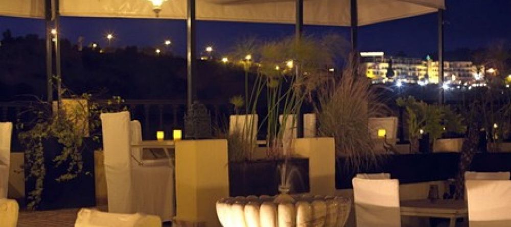 Outdoor Terrace - Image 7