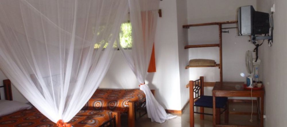 Outpost Lodge - Guest room - Image 3