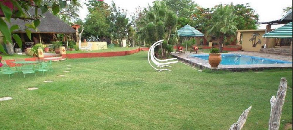 Pool area - Image 5