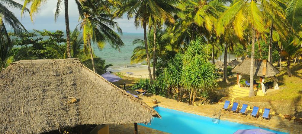 Kinasi Lodge - Pool and OCean View - Image 4