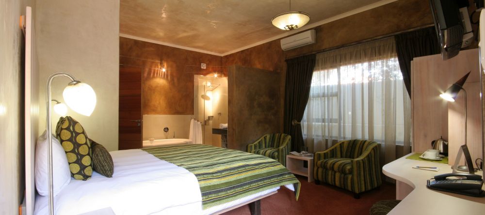 Room 5 at the African Rock Hotel - Image 13