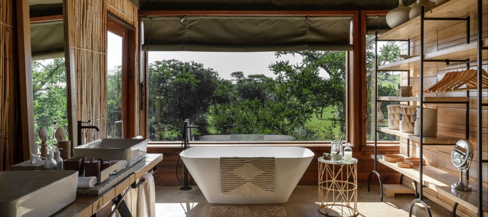 Bathroom with a view at Faru Faru River Lodge, Grumeti Private Reserve, Tanzania - Image 13