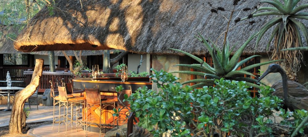 Thornybush Waterside Lodge - Bar and Patio - Image 1