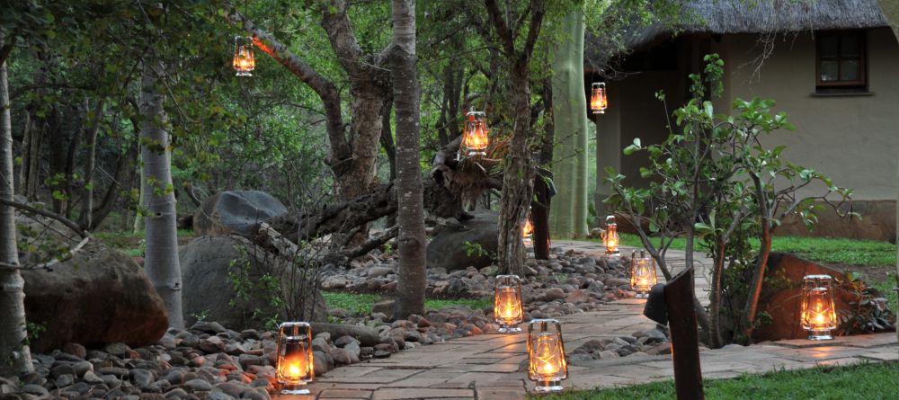 Thornybush Waterside Lodge - Walkway - Image 7