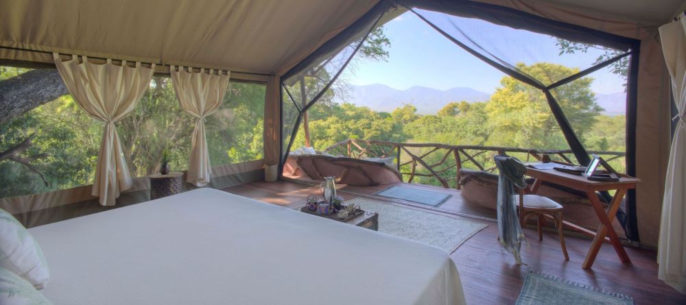 Treehouse tent interior - Image 11