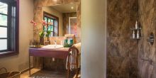 Main House - Stas Bathroom - Eden Nairobi
