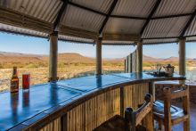 Etendeka Mountain Camp - Open air bar