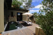Olive Exclusive - Kunene Pool and Deck