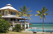 Alfajiri Villas, Diani Beach, Tanzania has a beautiful setting on the ocean and beach.