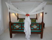 Flame Tree Cottages - Bed