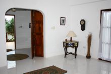 Flame Tree Cottages - Desert Rose Entryway