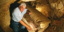 Hawass and mummy